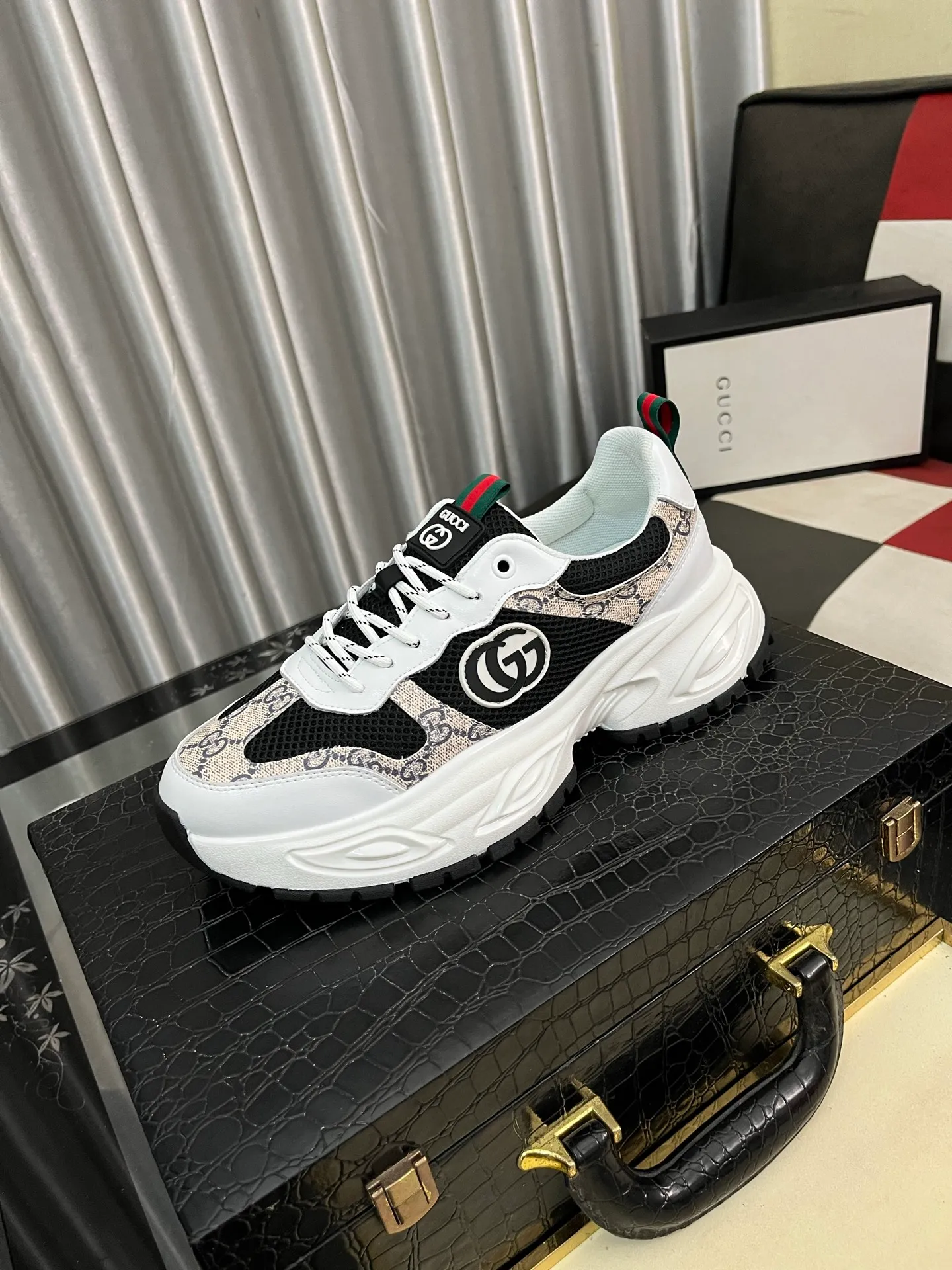 Men's Men's Shoes 💰458⌚️⌚️《GUCCI》The latest hot-selling casual shoes, top brand [seduce] luxury~purchase, top~quality. Products sold at the counter [strong] Original embossed calfskin fabric ➕ Comfortable sheepskin lining, available in 38-443️⃣ colors